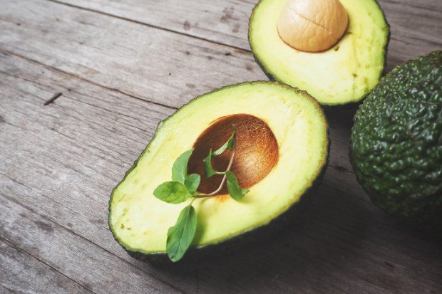 Nutrisi Penting dalam Alpukat