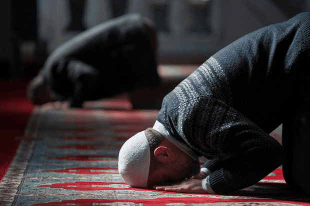 Perintah Salat dan Kedudukannya dalam Kehidupan