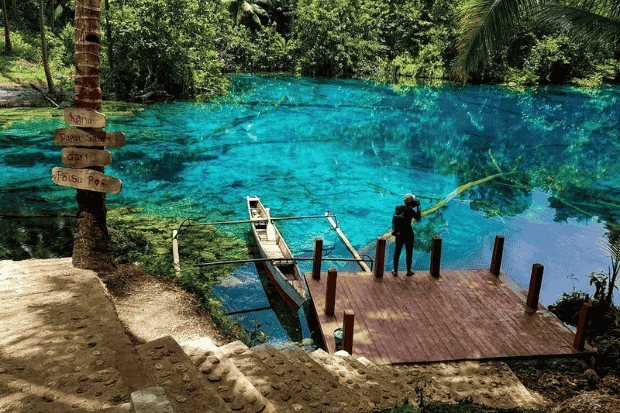 Keindahan Air Biru dan Ekosistem Alami