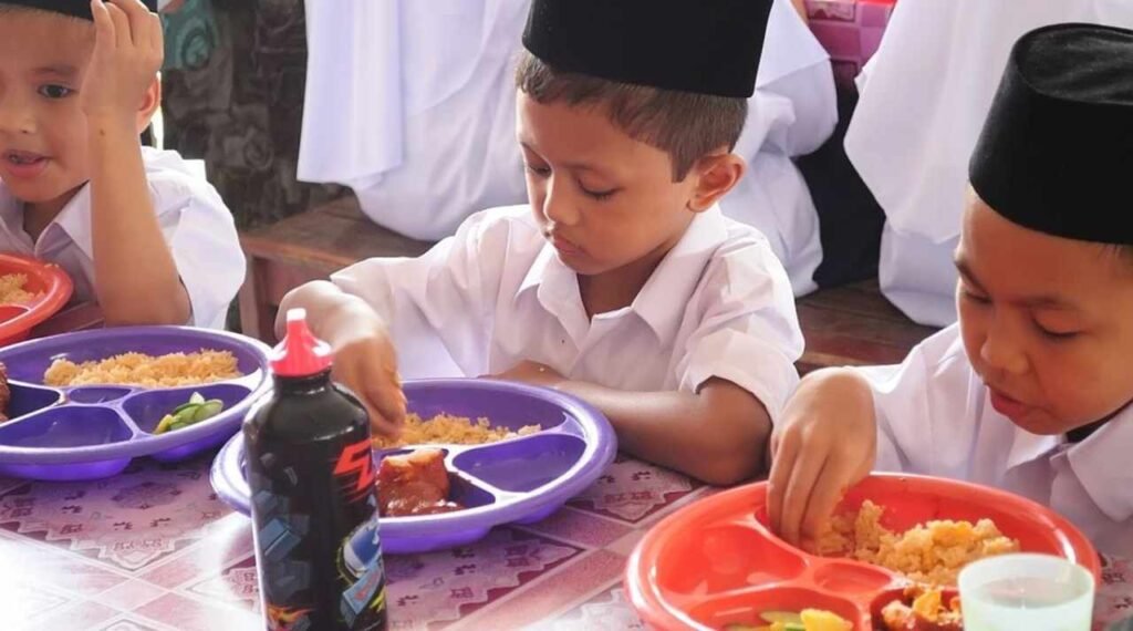 Makan Pakai Tangan Kebiasaan yang Baik untuk Tubuh