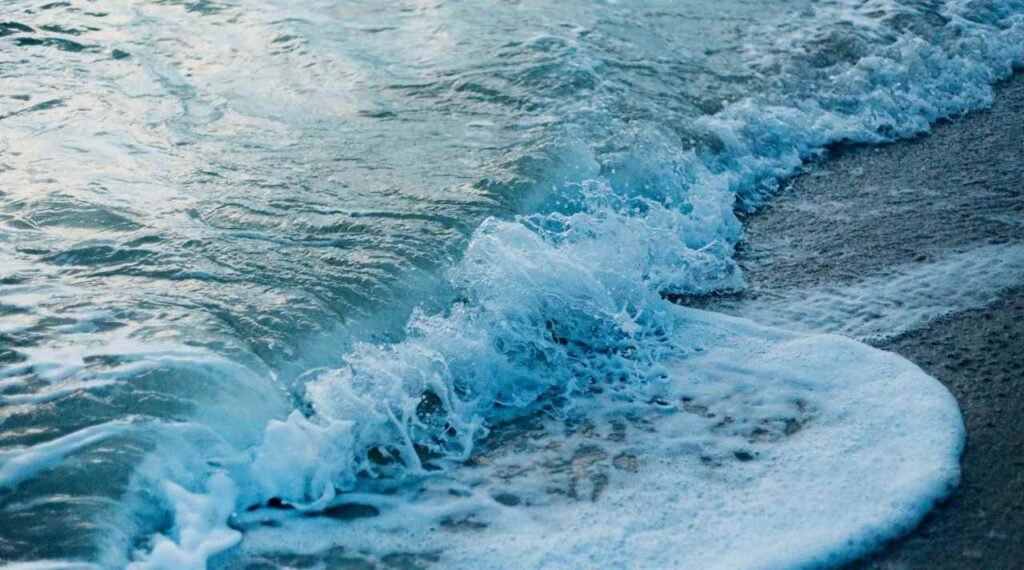 Mengapa Air Laut Terasa Asin