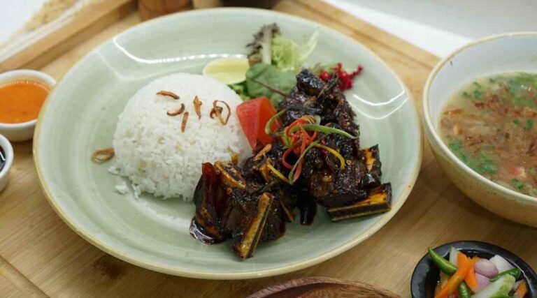 Sup Iga Bakar, Perpaduan Sup Hangat dan Iga Panggang yang Menggugah Selera Nusantara